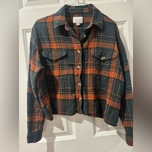 American Eagle Women's Plaid cropped  flannel